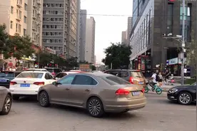 太原最拥堵的地方，来了吃喝玩乐真爽快，出去时让你怀疑人生视频封面