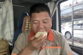 吃货工作太忙一天没吃饭，一口气连吃6个大包子，太饿了视频封面