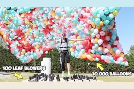 10000个气球能否让人升空？小伙作死亲身实验，下一刻意外发生了视频封面