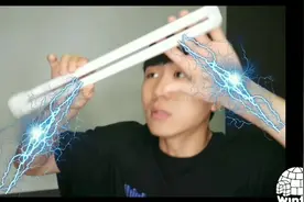 韩国淘气弟弟假装触电恶搞姐姐，不料反其人之道！视频封面