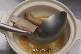 新加坡美食，必点的新加坡肉骨茶，香气四溢软烂弹牙视频封面