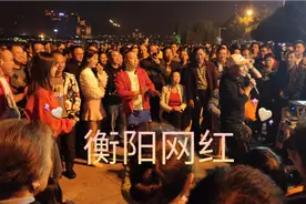 衡阳抖音大网红，相亲父老都来看他直播，还带了一群女徒弟视频封面