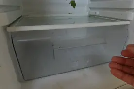 冰箱冷藏室往外老流水，小哥教你快速处理，省下几十元视频封面