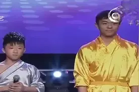 少林寺小男孩，武功至高，一个人五分钟把六个人打趴下了视频封面