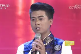 为了儿子的音乐梦想，父母不惜花费高价给儿子买随身听，感动全场视频封面