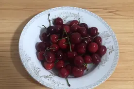 60元买4斤樱桃，这么大一箱，打开吓到我了视频封面