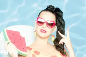 为什么Katy Perry大家都叫她水果姐，看完MV或许你就会了解一点了
