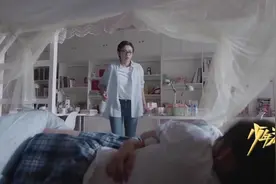 学生在被窝讨论大精小怪，被老师发现，给她们上了人生第一堂课！视频封面