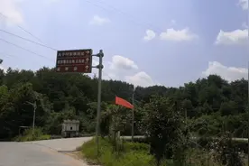 探访湖南双峰大山里的军事旧址，部队早己搬走，曾有村民进入过。