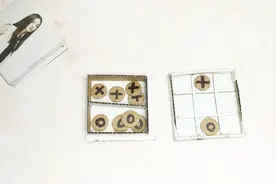 家里扔掉的纸板做井字棋，适合3到6岁的小朋友玩，手工益智小玩具视频封面