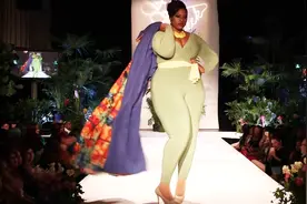 Eyani大码时装秀，胖也穿出时尚，走出自信视频封面