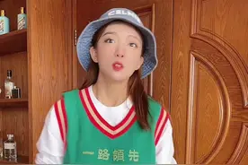 200斤的大汉被瞬间制服！致敬每一个运动员#铁豆有点逗#李景亮vs奇马耶夫 #UFC #格斗视频封面