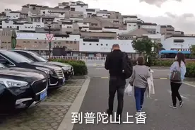 半夜出发去拜佛，香香纳闷一个问题为啥到普陀山敬香一定要满三年视频封面