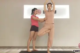 树式瑜伽体式，被公认最有效的瘦腰瑜伽动作，想瘦多少自己说了算