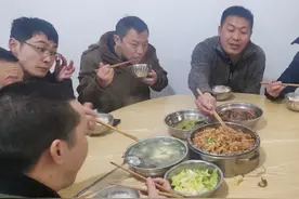 瞿瞿:在家“自创蒸肉粉”做了一道美食，把大家馋的直流口水