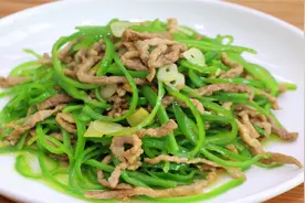 青椒肉丝到底是先炒肉还是青椒，很多人都没弄对，难怪炒来不好吃