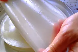 传统手工凉皮：详细做法配方都告诉你，成品筋道透亮，比买的好吃