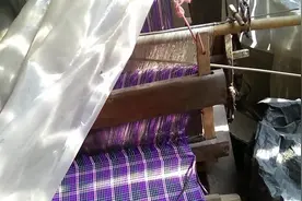 云南农村壮族农民自己织布做衣裳，这种古老的织布机你见过吗？视频封面