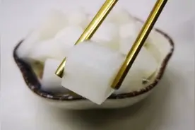 配韩式炸鸡吃的酸甜萝卜做法来了，做法简单，吃起来特别清脆