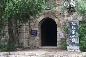 冒雨探寻江北第一洞，进洞便入寺，为中华独有，洞内还有什么呢？视频封面