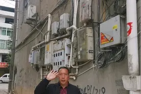 电力公司在农户楼房外墙装电表，没经过房主同意，这种做法可以吗视频封面