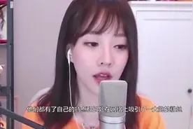 冯提莫模仿蔡徐坤打篮球，下一秒整个直播间，瞬间沸腾起来了！视频封面