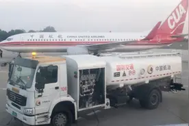 飞机起飞前通知没油 乘客：坐200多次飞机第一次遇到视频封面