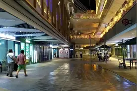 实拍：南昌丁公路某商业综合体，人流稀少二楼空荡荡，到底咋回事