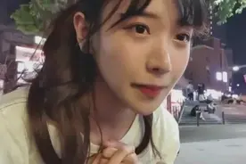 企鹅妹街头献艺唱《TT》走音耻度大开视频封面