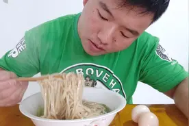 不放一滴油的低热量生菜面条，减肥的时候吃，再也不用担心吃胖了视频封面