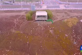 重庆最孤独最悬的地铁进站出站口，乘客出站就面对悬崖，真会玩视频封面