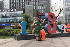 这是成都上班族最密集的一条街，写字楼高大上，工资很现实！视频封面