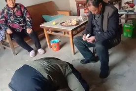 给奶奶爷爷磕头了，给老奶奶磕几个，孙子排队磕😄😄视频封面