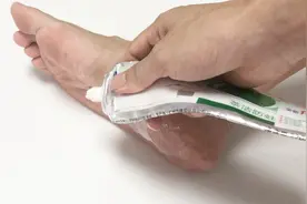 晚上抹点牙膏在脚底，原来作用这么厉害，太实用了视频封面