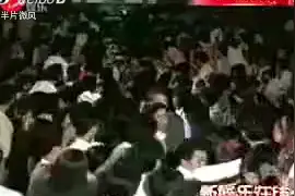 1993年7月26号《霸王别姬》上海大光明电影院首映，玻璃门被挤破