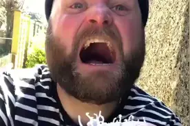 外国人玩摔炮，各种整蛊！视频封面