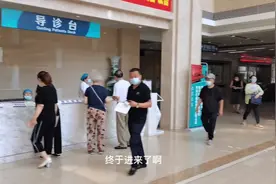 哈尔滨看病必须提前预约挂号，不然看不上病，看看这人多不多