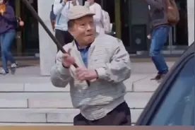 伪君子教授家暴妻子，父亲为女儿出气，结尾很解气视频封面