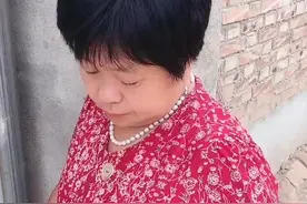 婆婆把儿媳妇用胶布黏住了，还把她的脸画的黑黑的，这是咋了视频封面