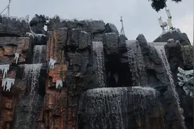 深圳欢乐谷，位于深圳市南山区侨城西街18号，于1998年