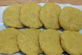 一个青萝卜、两个鸡蛋做出的粗粮饼，暄软好吃，经常吃益于健康！