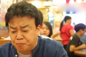 韩国大叔吃菠萝包被问是不是菠萝味道，气得直呼你这无知的人好逗视频封面