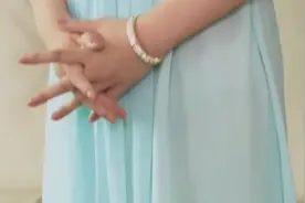 男子为了拿到贷款，让老婆打扮漂亮去陪处长喝酒，马到功成视频封面