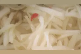 雄哥教你传统做法凉拌菜头，看过的都说有食欲，关键点你得看仔细视频封面