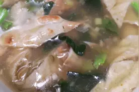 生活大百科之咯吱汤，绿豆面做的咯吱皮，解腻开胃，营养好喝