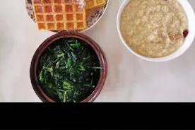 90后妹子坚持早起给父母做早餐，一菜一蔬，简单的幸福视频封面