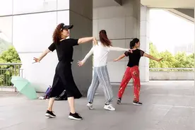 初学恰恰广场舞《快乐恰恰》简单24步，跳起来真好看