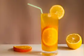 简单几步制作一杯橙意满满的水果茶，加冰更清爽，舒舒服服过夏天