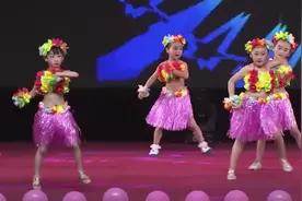 热带风情十足的幼儿舞蹈《海草舞》最萌草裙舞视频封面