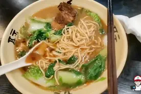 在杭州看到很多面馆，地处南方饮食习惯像北方，就是价格不便宜